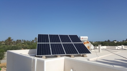 Installation photovoltaïque connectée au réseau STEG de 2,5 kWc